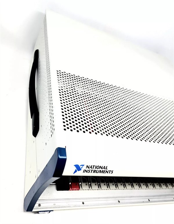 NI PXIE-1065 8-slot PXI Express (PXIe) Chassis