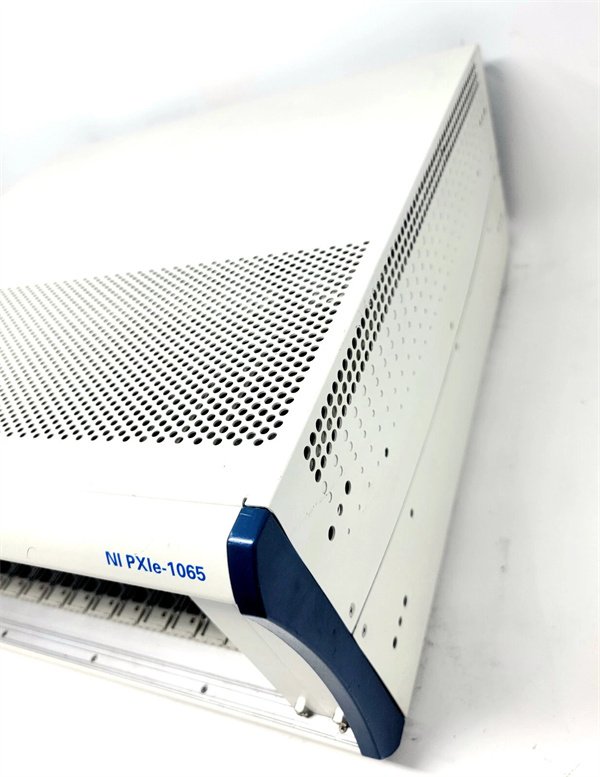 NI PXIE-1065 8-slot PXI Express (PXIe) Chassis