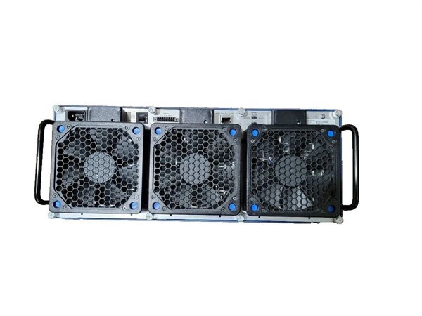 NI PXIE-1085 18-Slot PXIe Chassis