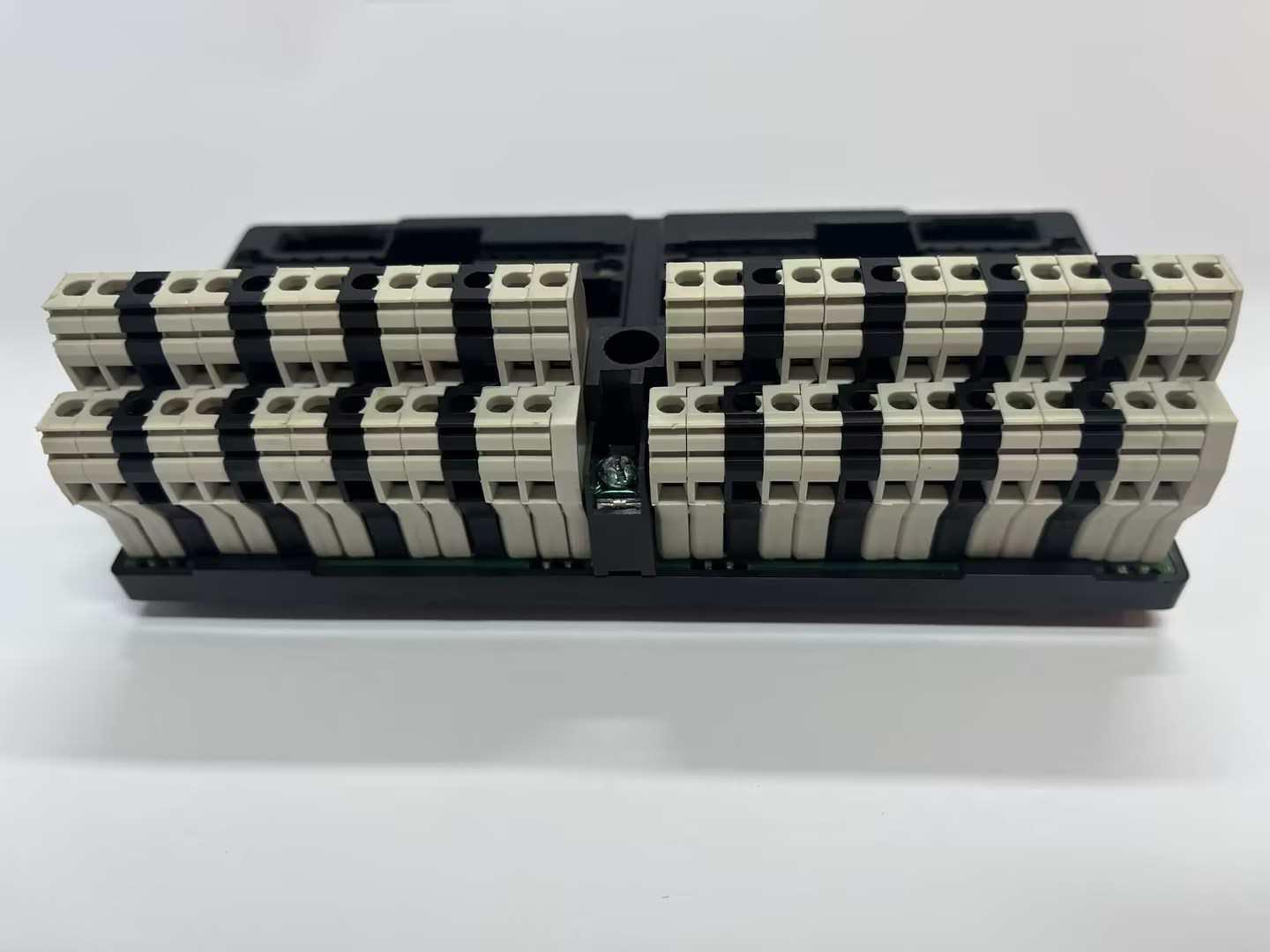 General Electric IC670CHS002 I/O Terminal Block