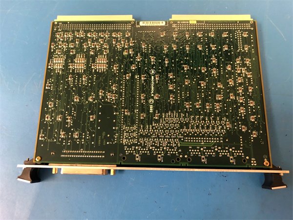 Motorola MVME-332XTS 8–Channel Serial Controller