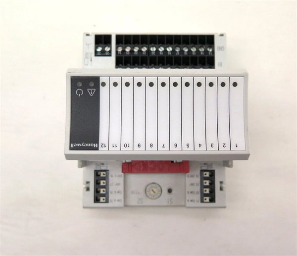 Honeywell XF823A Advanced building automation controller