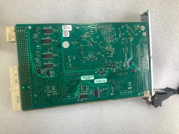 NI PXI-5670 High-Power RF Signal Source