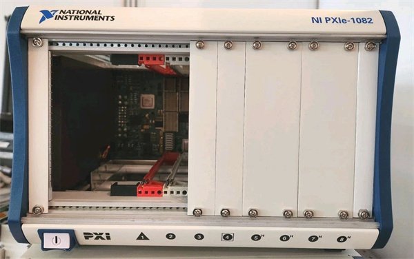 NI PXIE-1082 18-Slot PXI Express Chassis